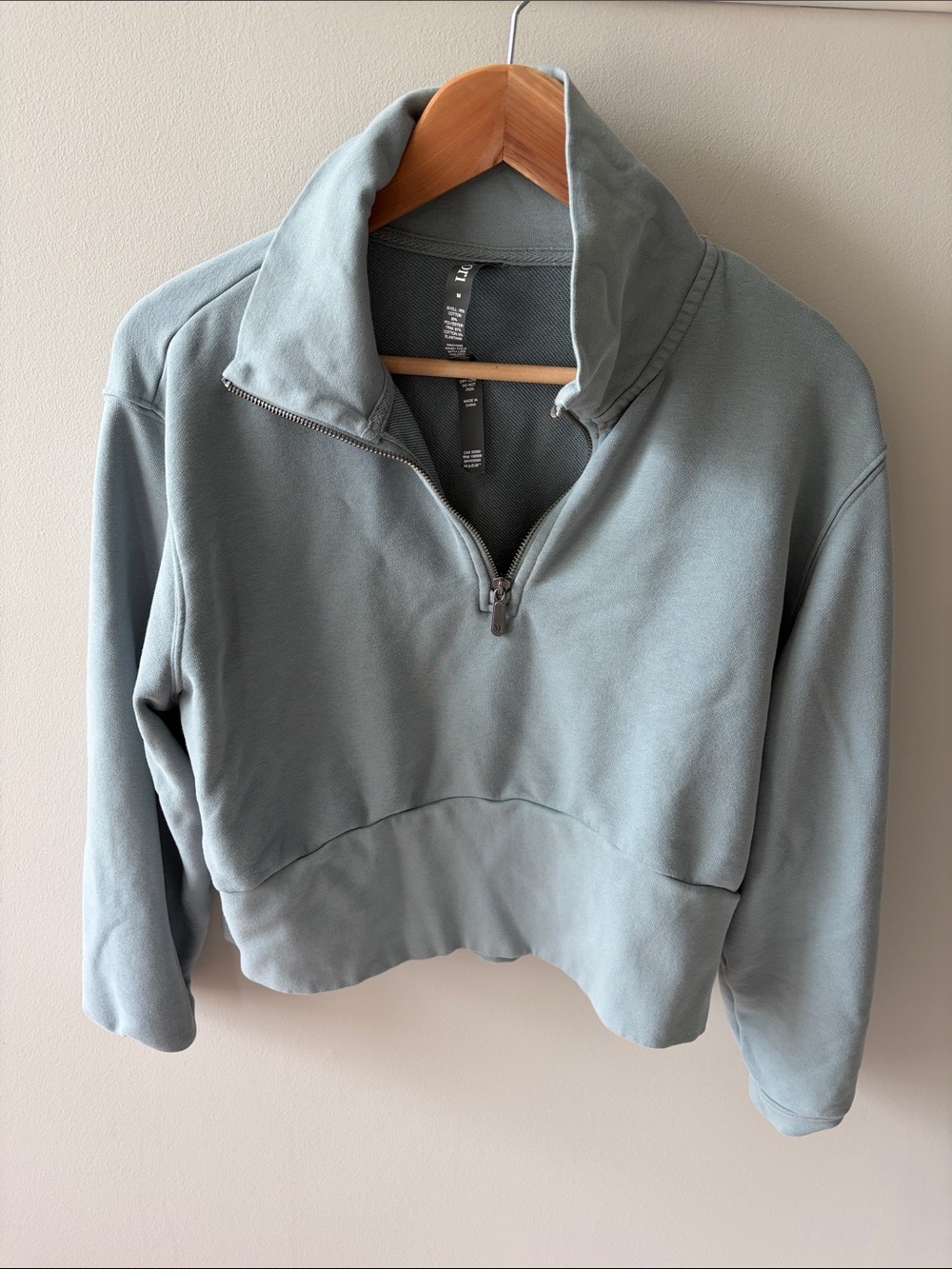 Vuori Cropped Quarter-Zip Pullover in Sage Green